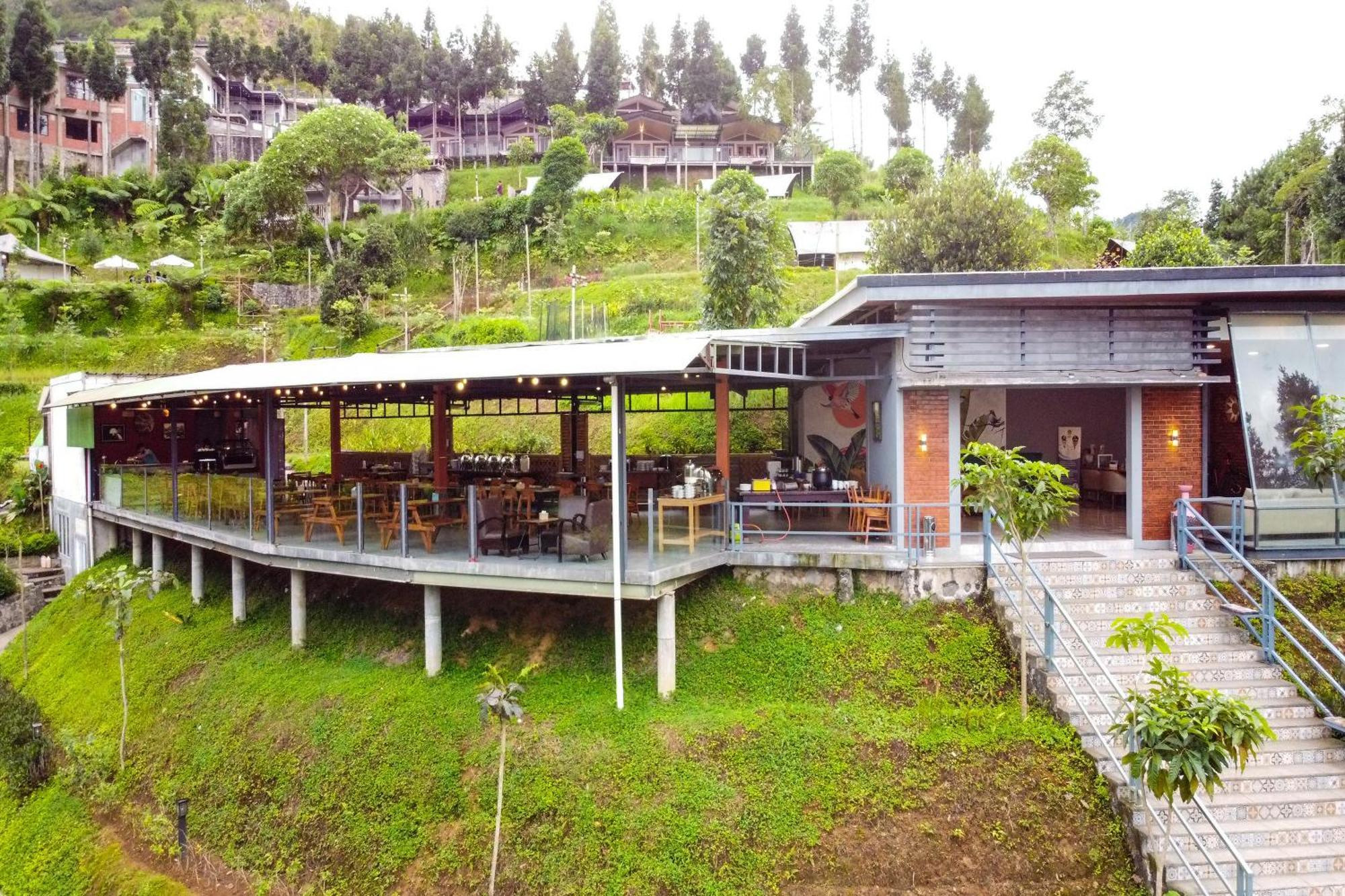 Alinson Sunset Hill Hotel